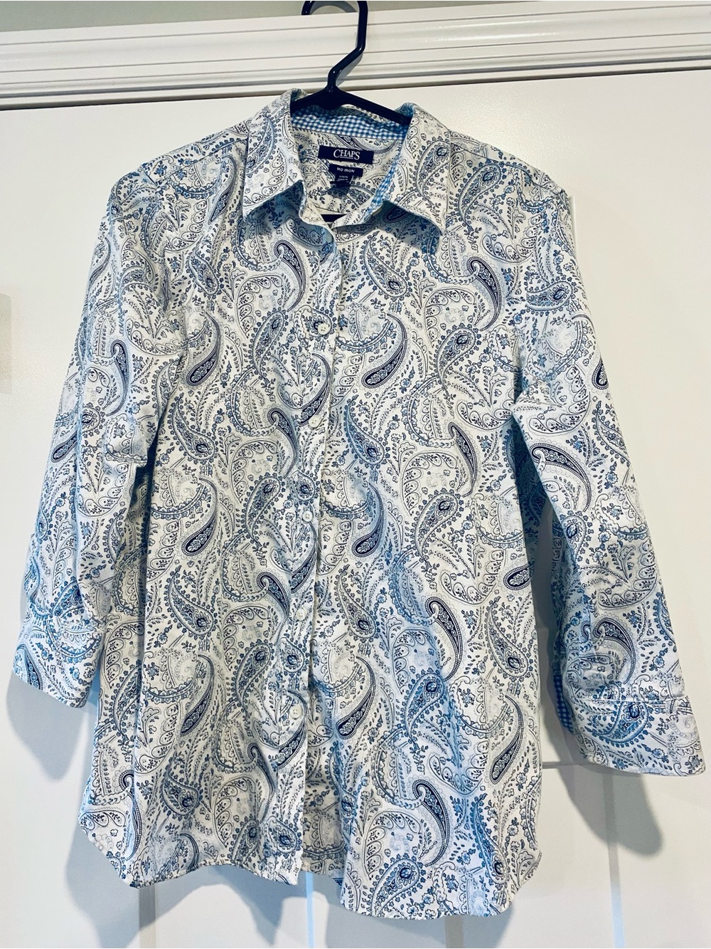 Chaps White and Blue Paisley Button-Down No Iron Shirt W Size Large (item 0016)